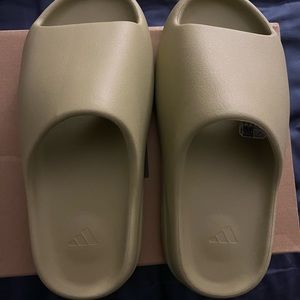 Yeezy slides resin 2022